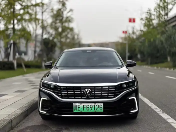 Volkswagen Passat PHEV 2023 Model 430PHEV Hybrid Elite Edition – фото 2