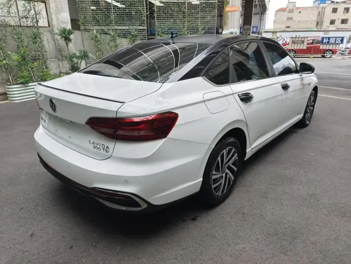 Volkswagen Lavida 2023 Model 300TSI DSG Manyi Edition – фото 7