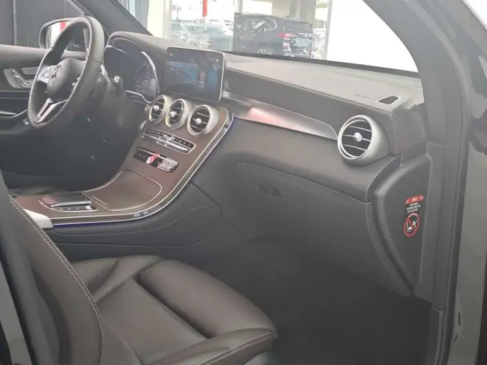 Mercedes-Benz GLC 2022 Model Facelift GLC 260 L 4MATIC Luxury Model – фото 9