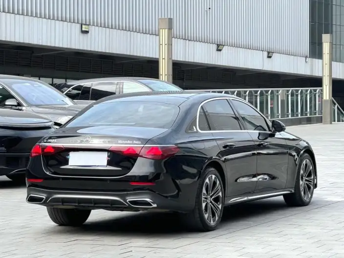 Mercedes-Benz E-Class 2024 Model E 300 L Fashion Model sedan – фото 6