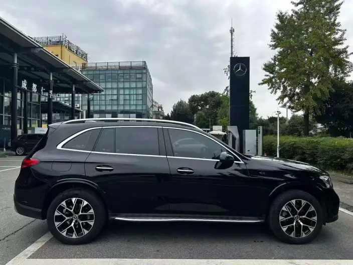Mercedes-Benz GLC 2023 Model GLC 260 L 4MATIC Luxury Model 7 seat – фото 7