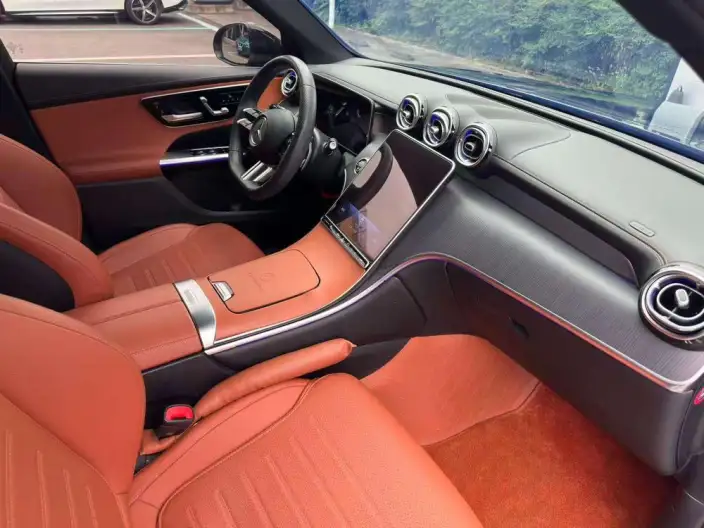 Mercedes-Benz GLC 2023 Model GLC 260 L 4MATIC Luxury Model 7 seat – фото 10