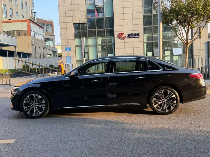 Mercedes-Benz E-Class 2025 Model E 300 L Luxury Model sedan – фото 3