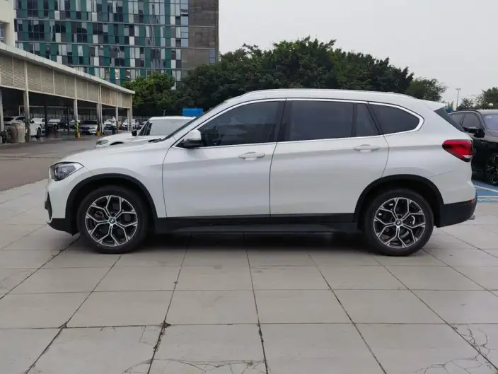 BMW X1 2022 Model sDrive25Li Leading Model – фото 3