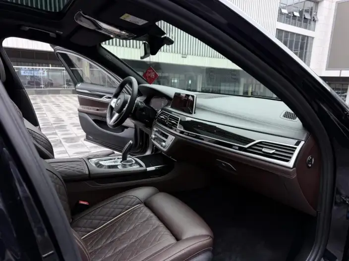 BMW 7 Series 2021 Model 740Li Leading Model M Sports Set – фото 10