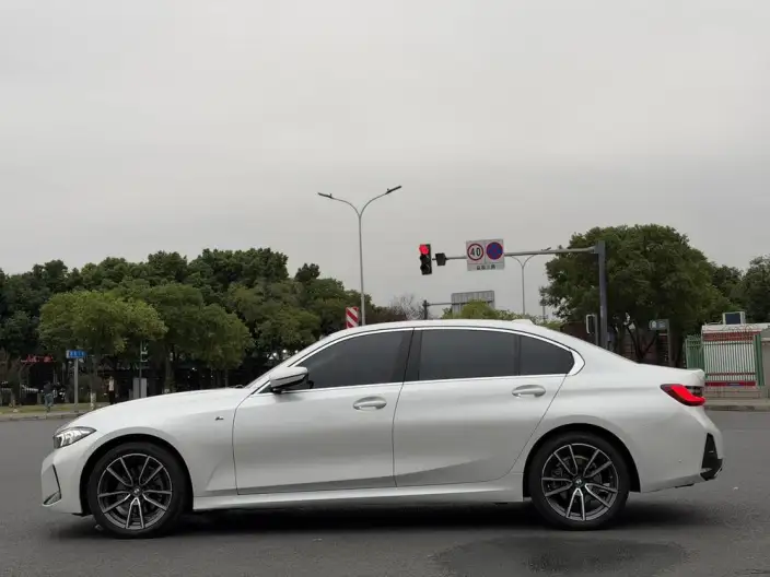 BMW 3 Series 2025 Model 325Li M Sports Set – фото 4