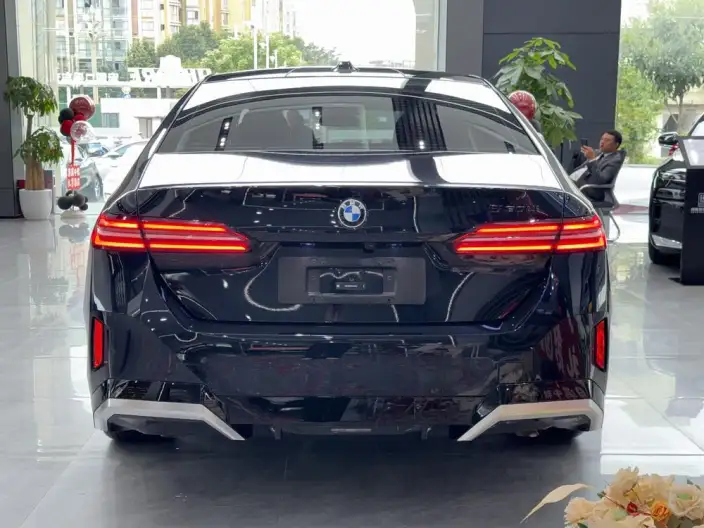 BMW 5 Series 2024 Model 530Li Leading Model M Sports Set – фото 4