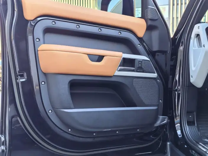 Land Rover Defender 2023 Model Facelift 110 P400 X-Dynamic HSE – фото 10
