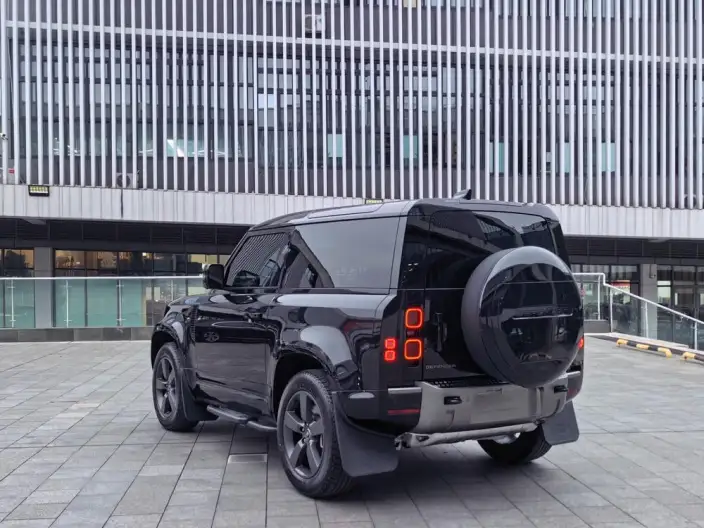Land Rover Defender 2025 Model 90 3.0T P400 X-Dynamic HSE