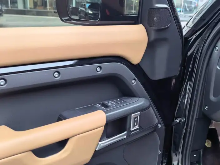 Land Rover Defender 2025 Model 90 3.0T P400 X-Dynamic HSE – фото 9