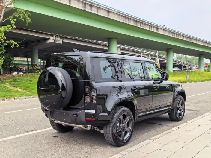 Land Rover Defender 2026 Model 110 3.0T P400 X-Dynamic SE