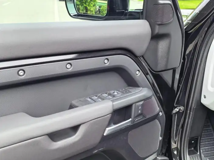 Land Rover Defender 2026 Model 110 3.0T P400 X-Dynamic SE – фото 6