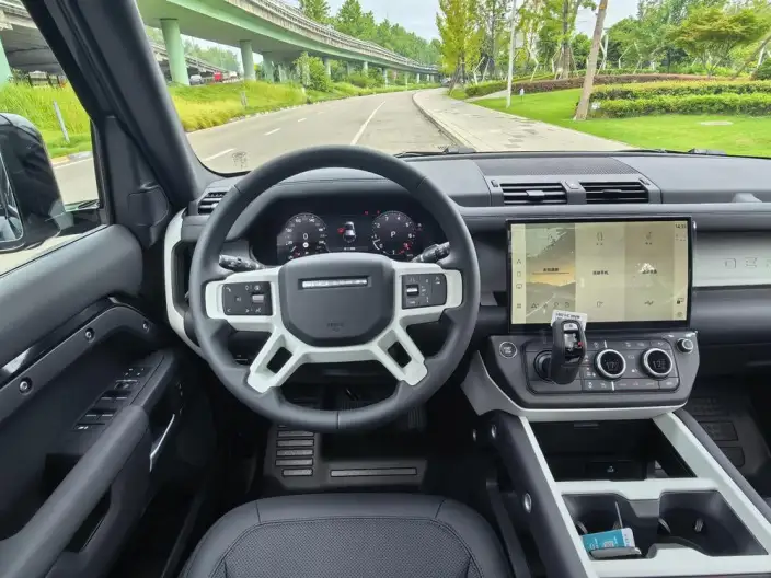 Land Rover Defender 2026 Model 110 3.0T P400 X-Dynamic SE – фото 9