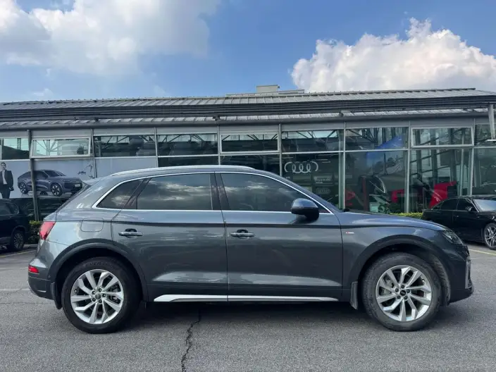 Audi Q5L 2022 Model 40T Luxury Dynamic Model – фото 5