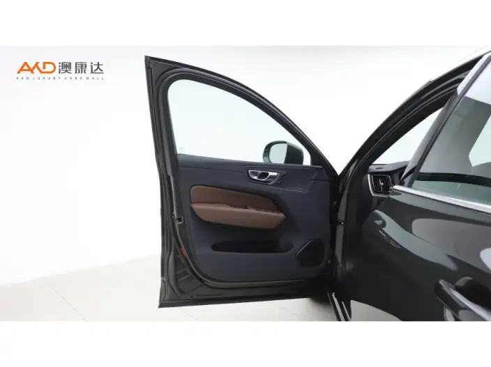 Volvo XC60 2022 Model B5 4WD Smart Range Deluxe Edition – фото 9
