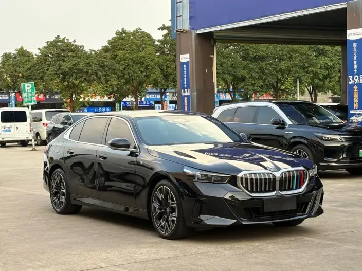 BMW 5 Series 2024 Model 530Li Exclusive Model M Sports Set – фото 3