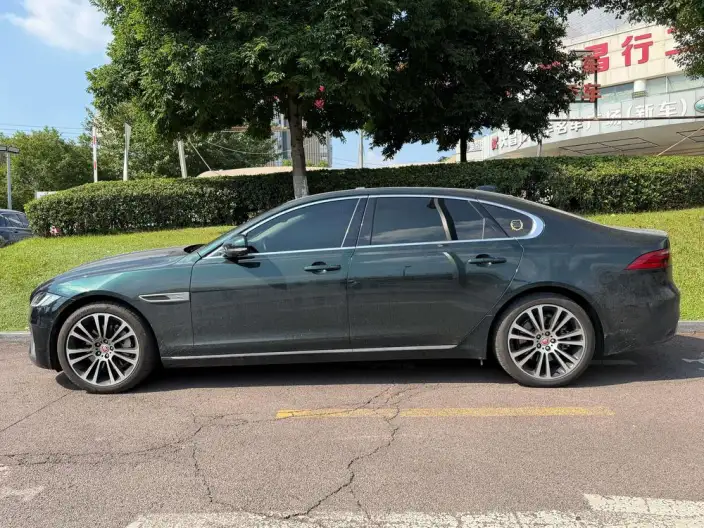 Jaguar XFL 2025 Model 2.0T P250 2WD Exclusive Deluxe Edition