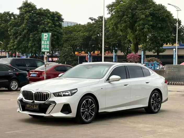 BMW 5 Series 2025 Model 530Li Leading Model M Sports Set – фото 1