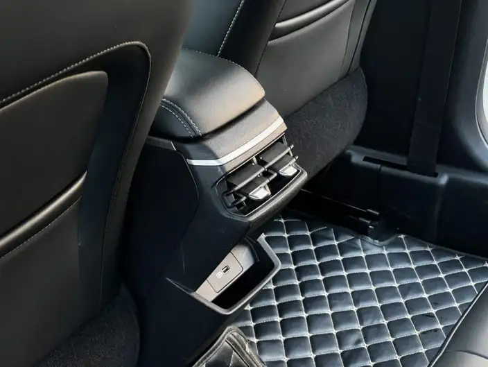 Geely Emgrand 2023 Model No. 4 Gen Champion Edition 1.5L CVT Noble Model – фото 9