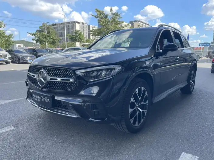Mercedes-Benz GLC 2024 Model GLC 260 L 4MATIC Luxury Model 5 seat – фото 1
