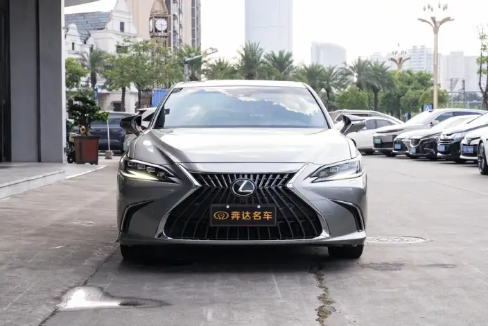 Lexus ES 2022 Model 300h Premium