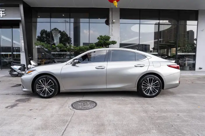 Lexus ES 2022 Model 300h Premium