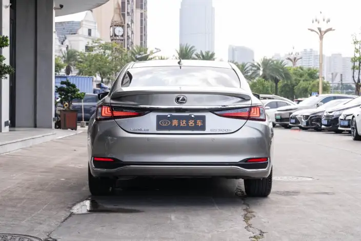 Lexus ES 2022 Model 300h Premium
