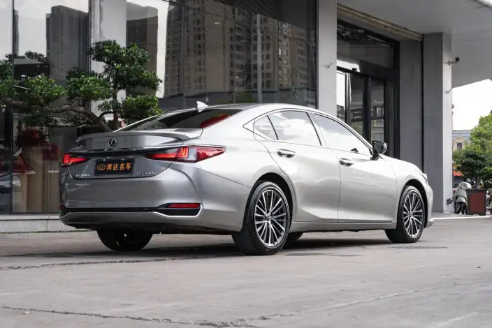 Lexus ES 2022 Model 300h Premium – фото 5