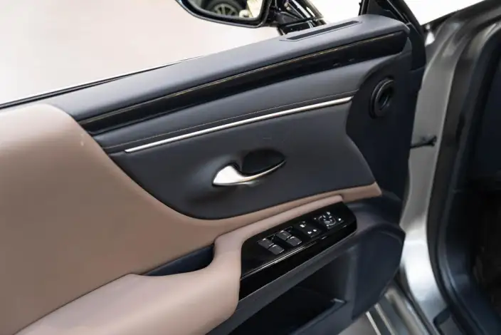 Lexus ES 2022 Model 300h Premium – фото 9