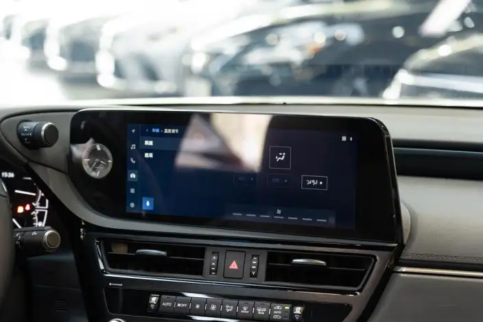 Lexus ES 2022 Model 300h Premium – фото 10