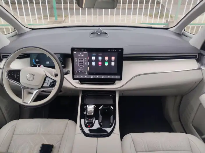 Volvo EM90 2025 Model Ultra VI seat – фото 6