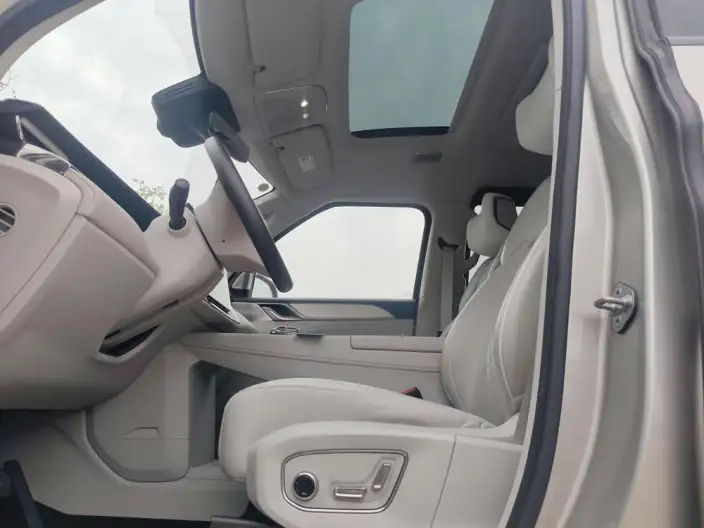 Volvo EM90 2025 Model Ultra VI seat – фото 9