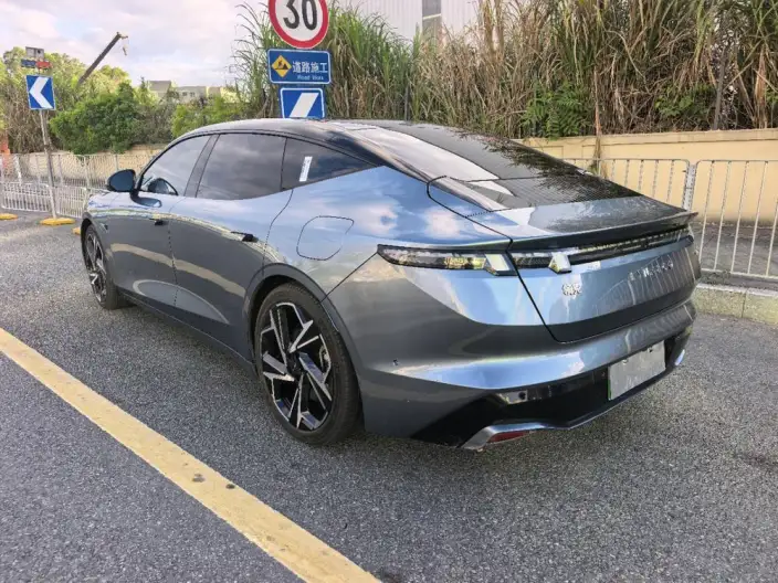 **Lynk & Co Z10** 2024 Model 95kWh 702km 4WD Smart Driving Ultra – фото 3