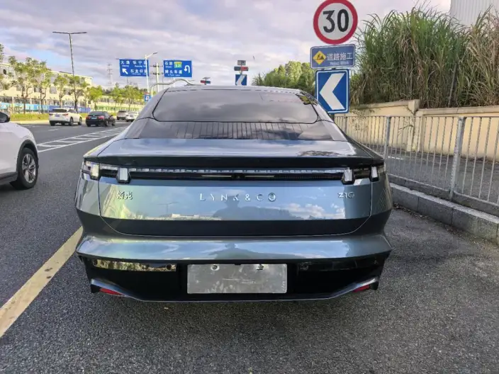 **Lynk & Co Z10** 2024 Model 95kWh 702km 4WD Smart Driving Ultra – фото 4