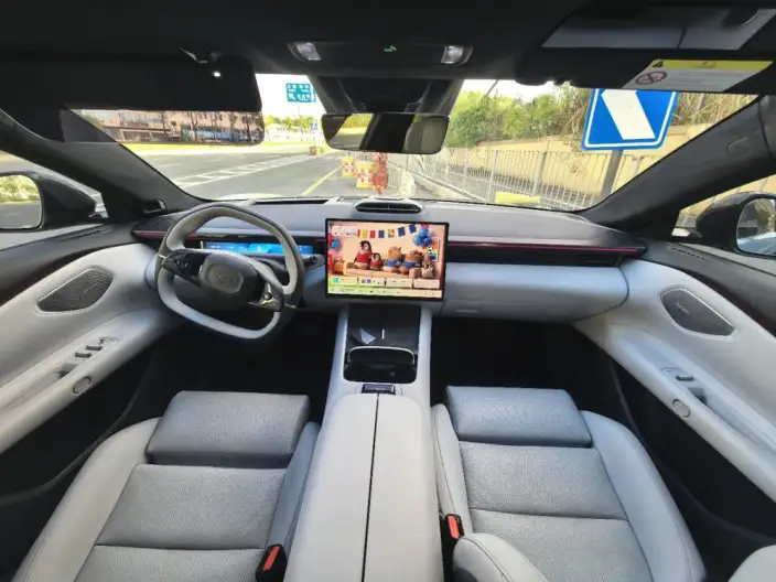 **Lynk & Co Z10** 2024 Model 95kWh 702km 4WD Smart Driving Ultra – фото 7