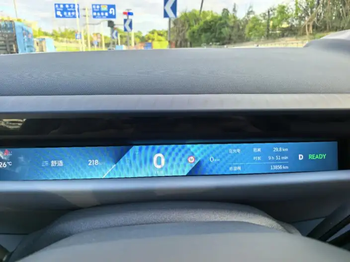 **Lynk & Co Z10** 2024 Model 95kWh 702km 4WD Smart Driving Ultra – фото 8