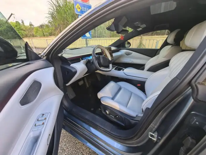 **Lynk & Co Z10** 2024 Model 95kWh 702km 4WD Smart Driving Ultra – фото 9