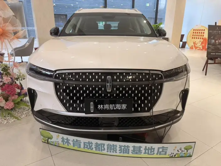 Nautilus 2025 Model 2.0T 4WD Exclusive Edition – фото 2