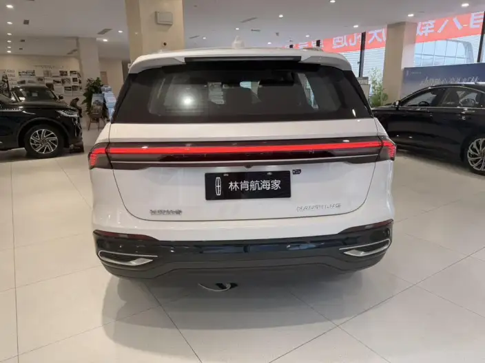 Nautilus 2025 Model 2.0T 4WD Exclusive Edition – фото 4