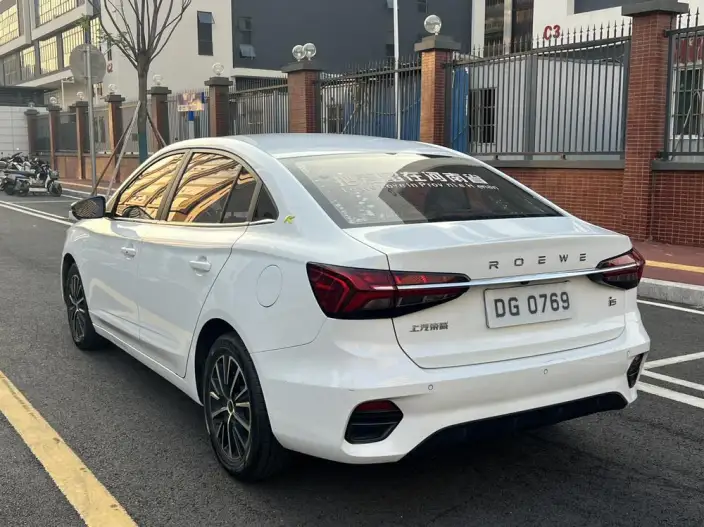 Roewe i5 2021 Model Facelift 1.5L CVT Diamond Edition – фото 4