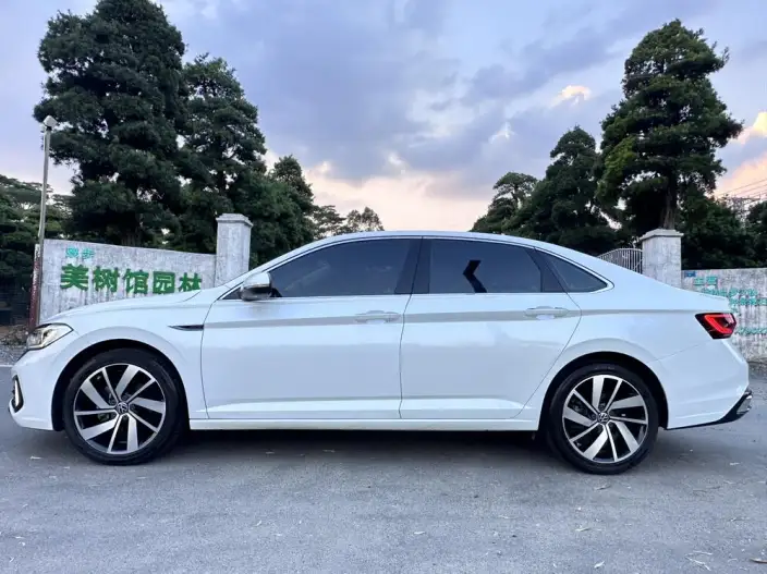 Volkswagen Sagitar 2023 Model 300TSI DSG Superior Edition