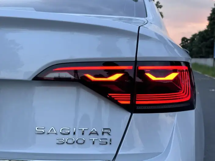 Volkswagen Sagitar 2023 Model 300TSI DSG Superior Edition – фото 9