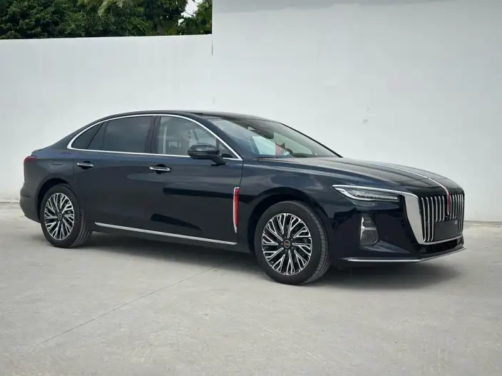 Hongqi H5 2025 Model 2.0T Automatic Flag Enjoy Edition