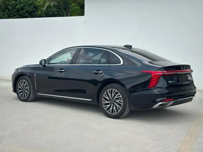 Hongqi H5 2025 Model 2.0T Automatic Flag Enjoy Edition