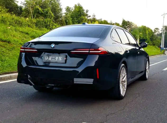 BMW 5 Series 2025 Model 530Li Exclusive Model M Sports Set – фото 7