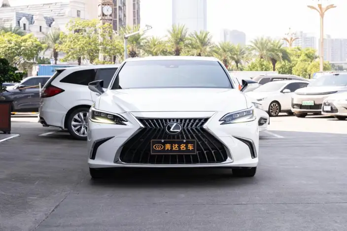 Lexus ES 2022 Model 300h Premium – фото 2