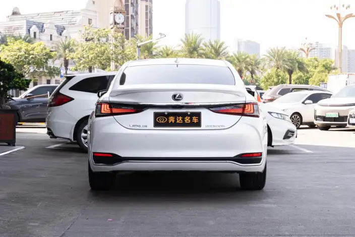 Lexus ES 2022 Model 300h Premium – фото 4