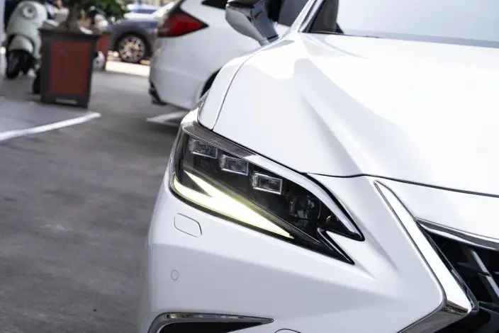 Lexus ES 2022 Model 300h Premium – фото 6
