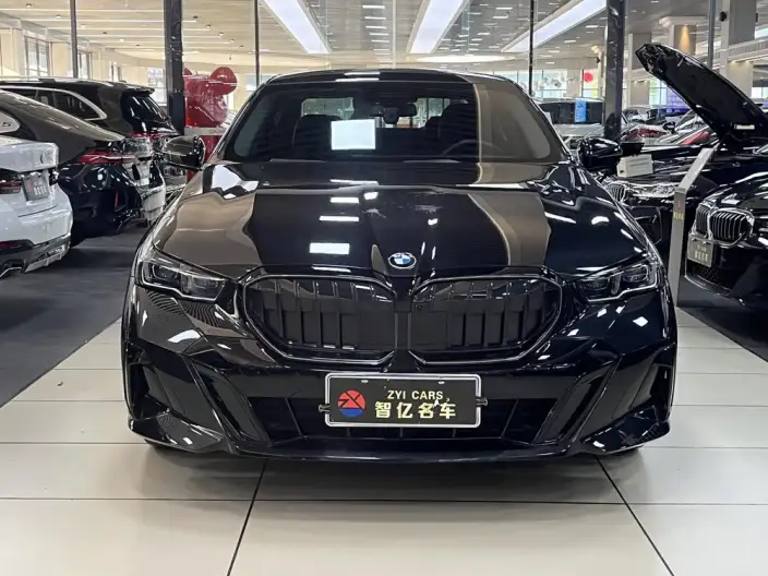 BMW 5 Series 2026 Model 530Li Exclusive Model M Sports Set – фото 2