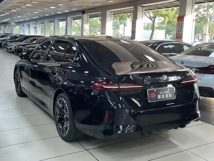 BMW 5 Series 2026 Model 530Li Exclusive Model M Sports Set – фото 4